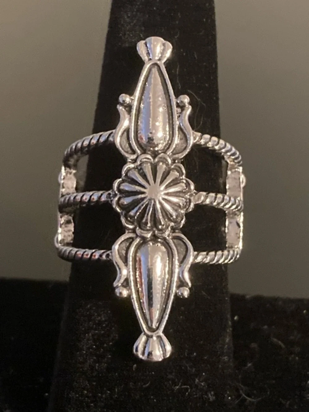 paparazzi Silver-Tone Floral Concho Statement Ring